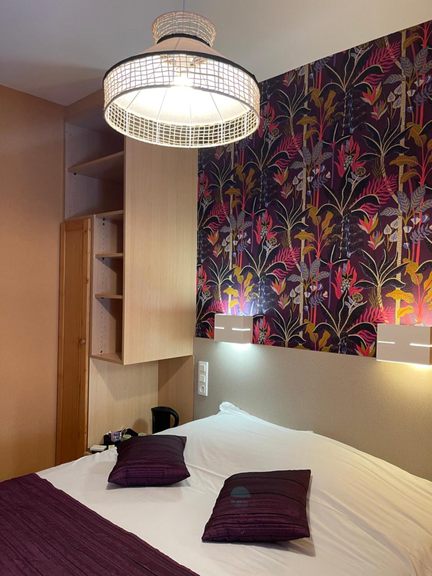 Logis Hotel Restaurant Cazes Arazat Laissac Exterior photo
