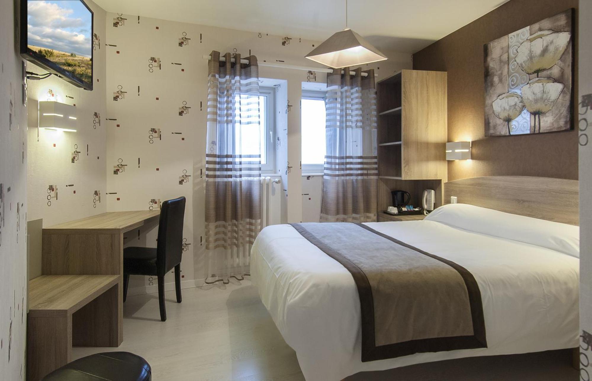 Logis Hotel Restaurant Cazes Arazat Laissac Exterior photo