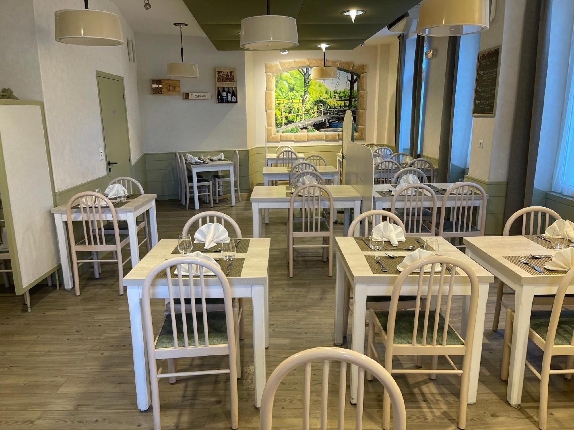 Logis Hotel Restaurant Cazes Arazat Laissac Exterior photo