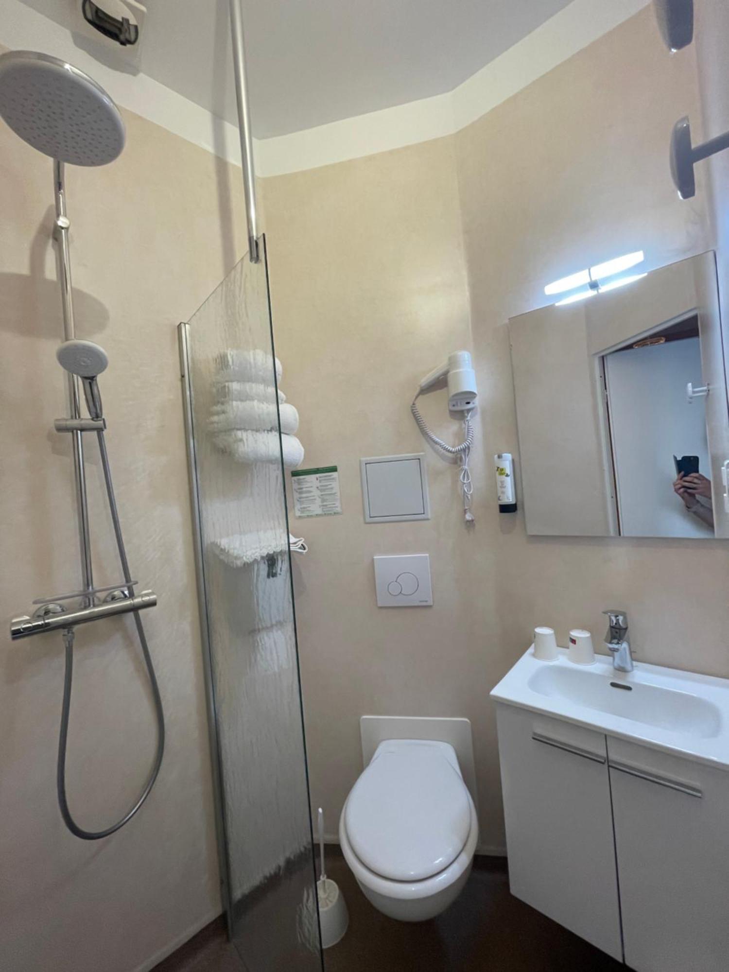 Logis Hotel Restaurant Cazes Arazat Laissac Exterior photo