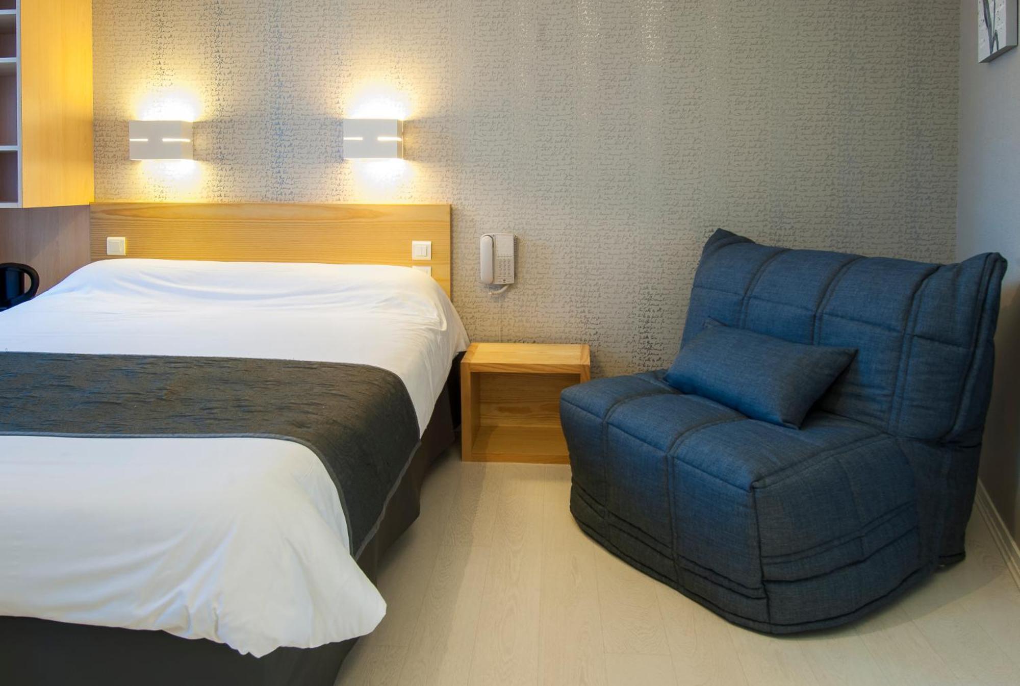 Logis Hotel Restaurant Cazes Arazat Laissac Exterior photo
