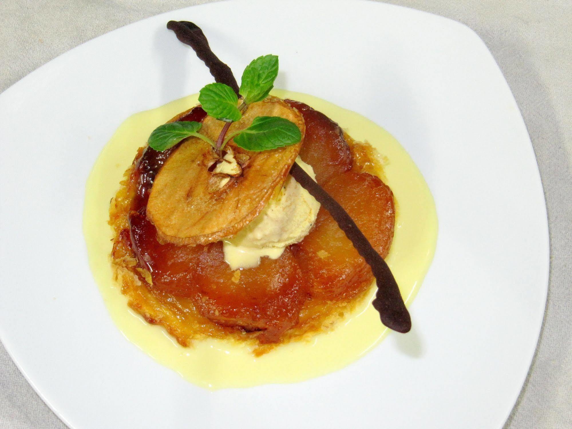 Logis Hotel Restaurant Cazes Arazat Laissac Exterior photo
